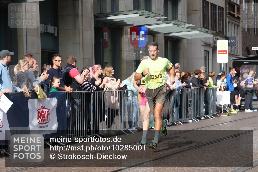 13.09.2026 - 21. swb-Marathon Bremen Strokosch-Dieckow http://msf.ph/oto/10285001 13.09.2026 10:37:52 Ziel 10302, 11142, 13551, 13553, 13559, 13584, 13587, 13636, 11083, 12538, 13535 meine-sportfotos.de