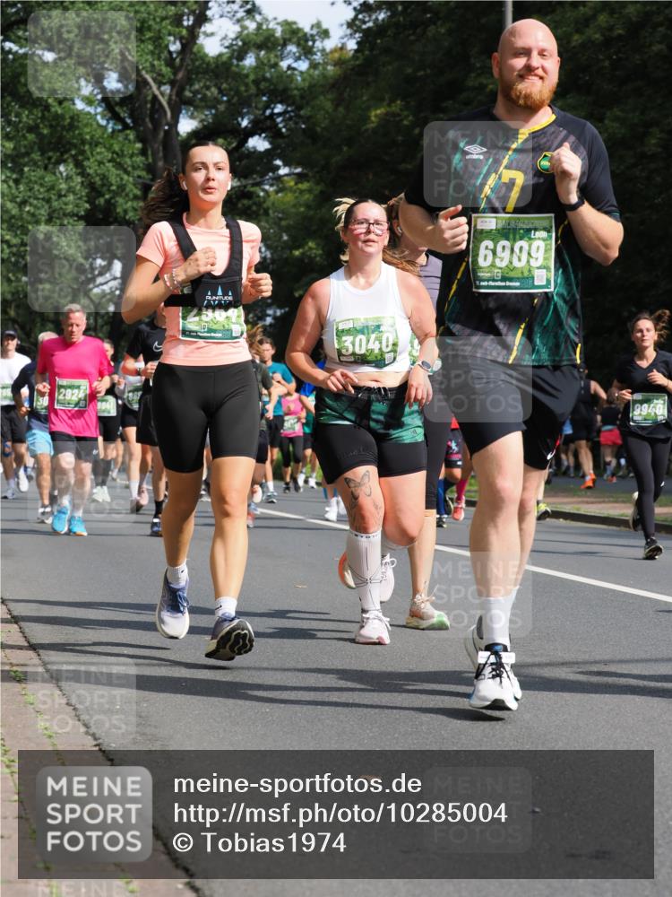13.09.2026 - 21. swb-Marathon Bremen TobiasT http://msf.ph/oto/10285004 13.09.2026 12:10:55 Laufen 2924, 9941, 3040, 6999, 9940 meine-sportfotos.de
