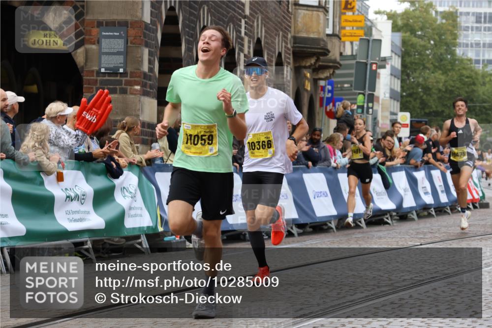 13.09.2026 - 21. swb-Marathon Bremen Strokosch-Dieckow http://msf.ph/oto/10285009 13.09.2026 10:33:42 Ziel 10366, 11059, 11652, 10797, 13541 meine-sportfotos.de