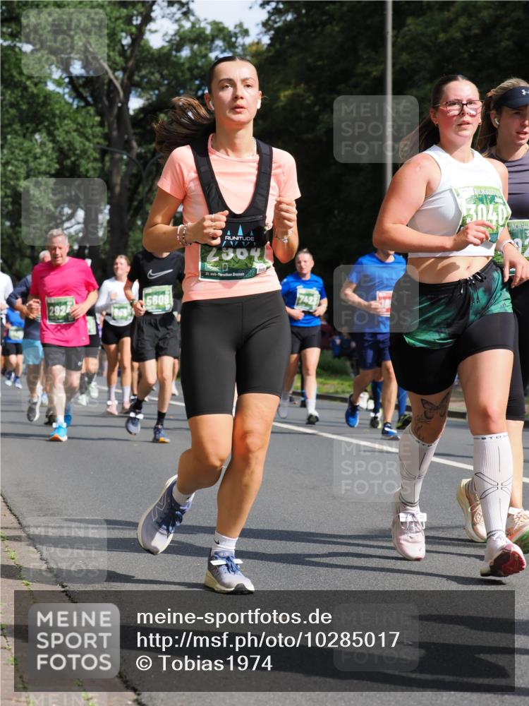 13.09.2026 - 21. swb-Marathon Bremen TobiasT http://msf.ph/oto/10285017 13.09.2026 12:10:56 Laufen 5609, 2304, 21, 26, 3040 meine-sportfotos.de