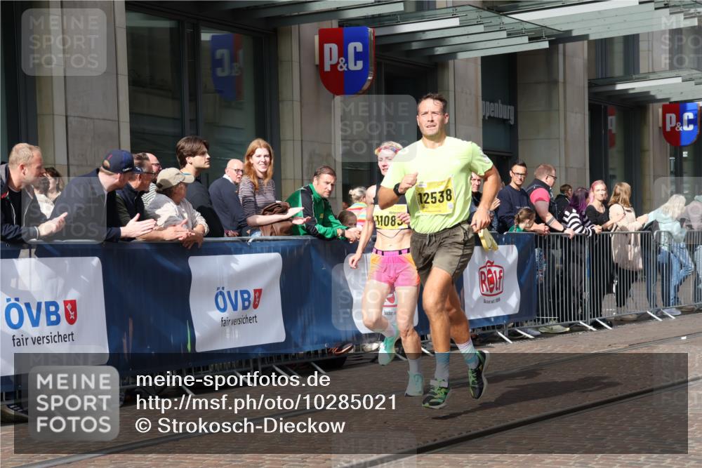 13.09.2026 - 21. swb-Marathon Bremen Strokosch-Dieckow http://msf.ph/oto/10285021 13.09.2026 10:37:53 Ziel 10302, 11142, 13551, 13553, 13559, 13584, 13587, 13636, 11083, 12538, 13535 meine-sportfotos.de