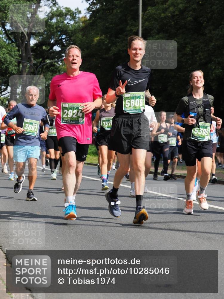 13.09.2026 - 21. swb-Marathon Bremen TobiasT http://msf.ph/oto/10285046 13.09.2026 12:10:59 Laufen 3097, 994, 2924, 21, 757, 5609, 5390 meine-sportfotos.de