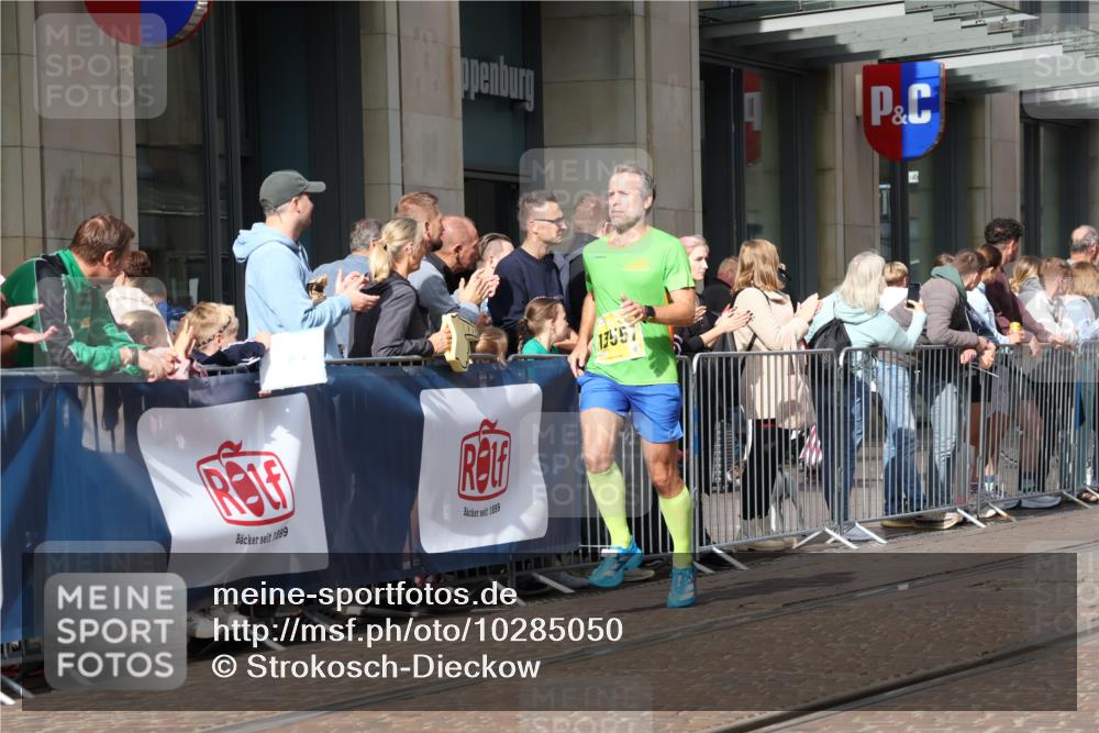 13.09.2026 - 21. swb-Marathon Bremen Strokosch-Dieckow http://msf.ph/oto/10285050 13.09.2026 10:38:01 Ziel 10302, 11142, 13507, 13551, 13553, 13559, 13584, 13587, 13636, 11083, 11142, 12538, 13535, 13584 meine-sportfotos.de