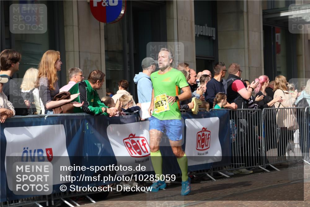 13.09.2026 - 21. swb-Marathon Bremen Strokosch-Dieckow http://msf.ph/oto/10285059 13.09.2026 10:38:02 Ziel 10302, 13507, 13551, 13553, 13559, 13587, 13636, 11083, 11142, 12538, 13535, 13551, 13584, 13587 meine-sportfotos.de