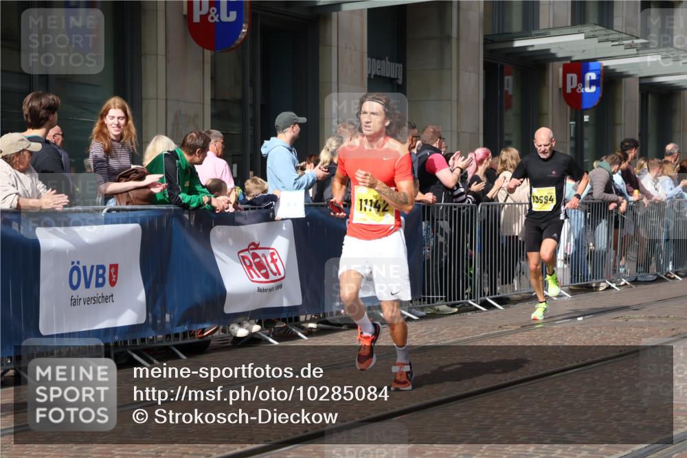 13.09.2026 - 21. swb-Marathon Bremen Strokosch-Dieckow http://msf.ph/oto/10285084 13.09.2026 10:38:03 Ziel 10302, 13507, 13553, 13559, 13636, 10302, 11083, 11142, 12538, 13535, 13551, 13584, 13587 meine-sportfotos.de