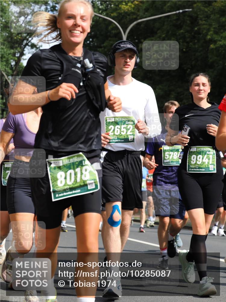13.09.2026 - 21. swb-Marathon Bremen TobiasT http://msf.ph/oto/10285087 13.09.2026 12:11:04 Laufen 8018, 2652, 5787, 9941, 21, 26 meine-sportfotos.de
