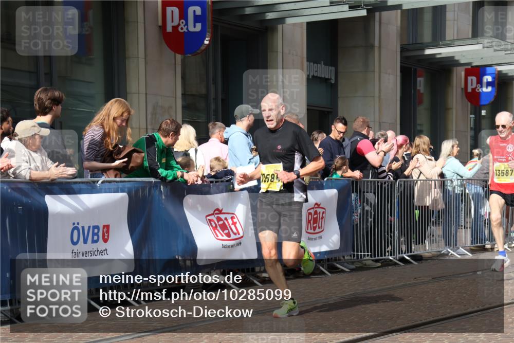 13.09.2026 - 21. swb-Marathon Bremen Strokosch-Dieckow http://msf.ph/oto/10285099 13.09.2026 10:38:05 Ziel 10441, 13507, 13553, 13559, 13636, 10302, 11083, 11142, 12538, 13535, 13551, 13559, 13584, 13587 meine-sportfotos.de