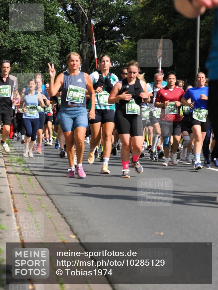 13.09.2026 - 21. swb-Marathon Bremen TobiasT http://msf.ph/oto/10285129 13.09.2026 12:11:12 Laufen 3711, 130805297, 6602, 1996, 6204, 1302, 937, 6785 meine-sportfotos.de