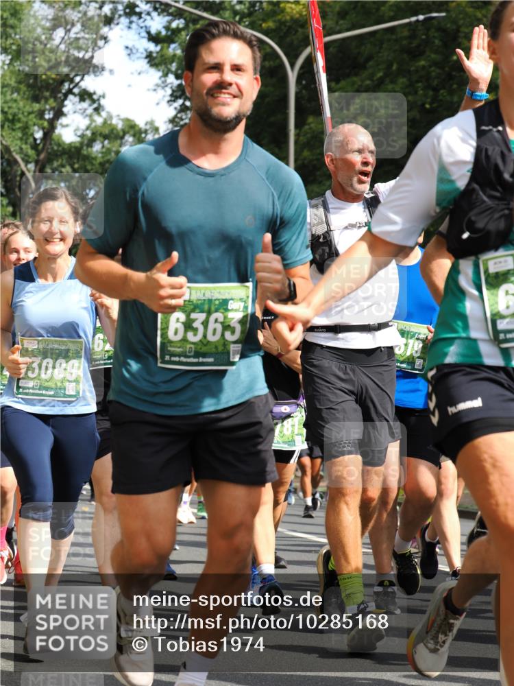 13.09.2026 - 21. swb-Marathon Bremen TobiasT http://msf.ph/oto/10285168 13.09.2026 12:11:16 Laufen 73089, 21, 25, 6363, 18, 6 meine-sportfotos.de