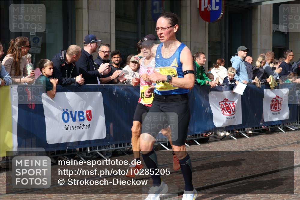 13.09.2026 - 21. swb-Marathon Bremen Strokosch-Dieckow http://msf.ph/oto/10285205 13.09.2026 10:38:09 Ziel 10441, 13507, 13539, 13553, 10302, 11083, 11142, 12538, 13551, 13559, 13584, 13587, 13636 meine-sportfotos.de