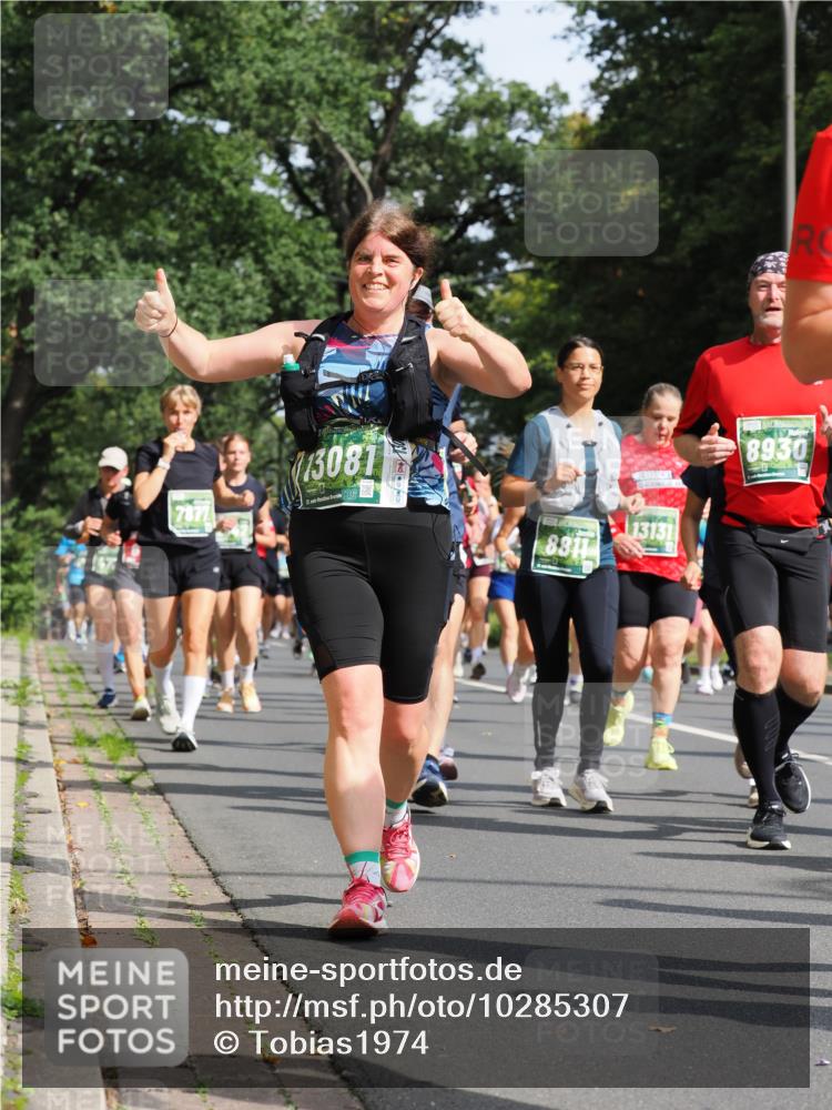 13.09.2026 - 21. swb-Marathon Bremen TobiasT http://msf.ph/oto/10285307 13.09.2026 12:12:01 Laufen 7877, 13081, 13131, 8811, 8930 meine-sportfotos.de