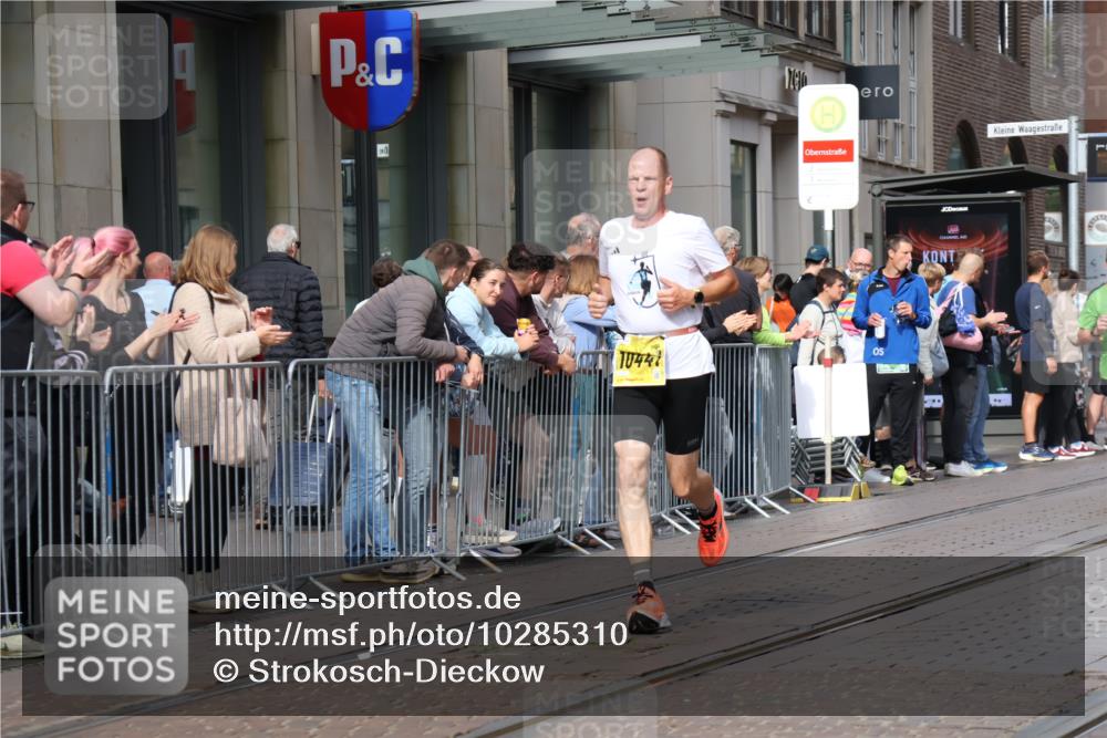 13.09.2026 - 21. swb-Marathon Bremen Strokosch-Dieckow http://msf.ph/oto/10285310 13.09.2026 10:38:28 Ziel 10441, 10926, 11127, 12370, 13539, 10302, 13507, 13553, 13559, 13636 meine-sportfotos.de