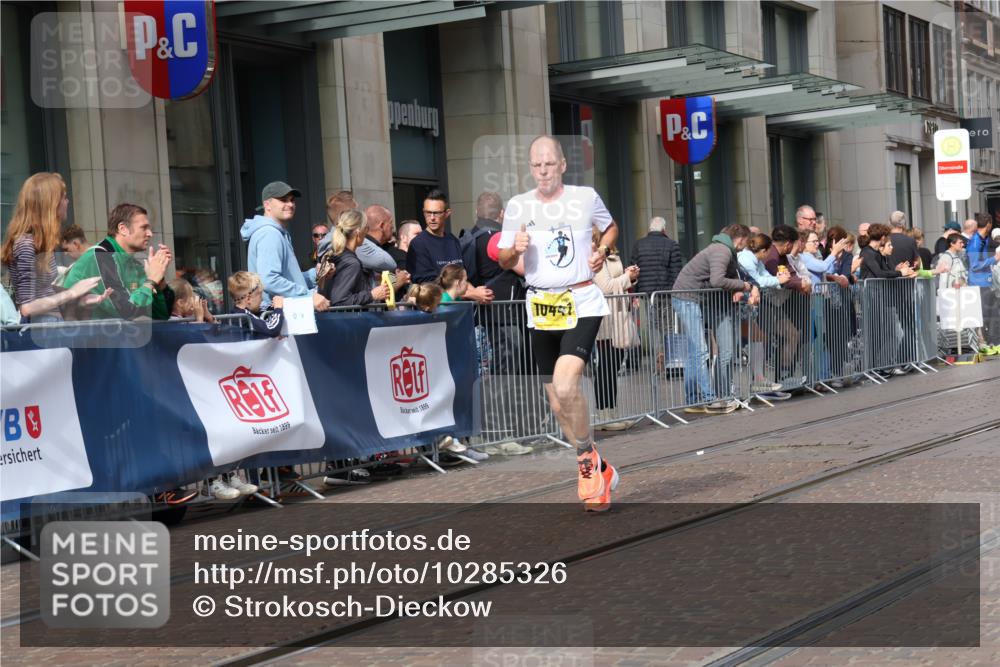 13.09.2026 - 21. swb-Marathon Bremen Strokosch-Dieckow http://msf.ph/oto/10285326 13.09.2026 10:38:30 Ziel 10782, 10926, 11127, 11338, 12370, 13539, 10441, 13507, 13553, 13559, 13636 meine-sportfotos.de