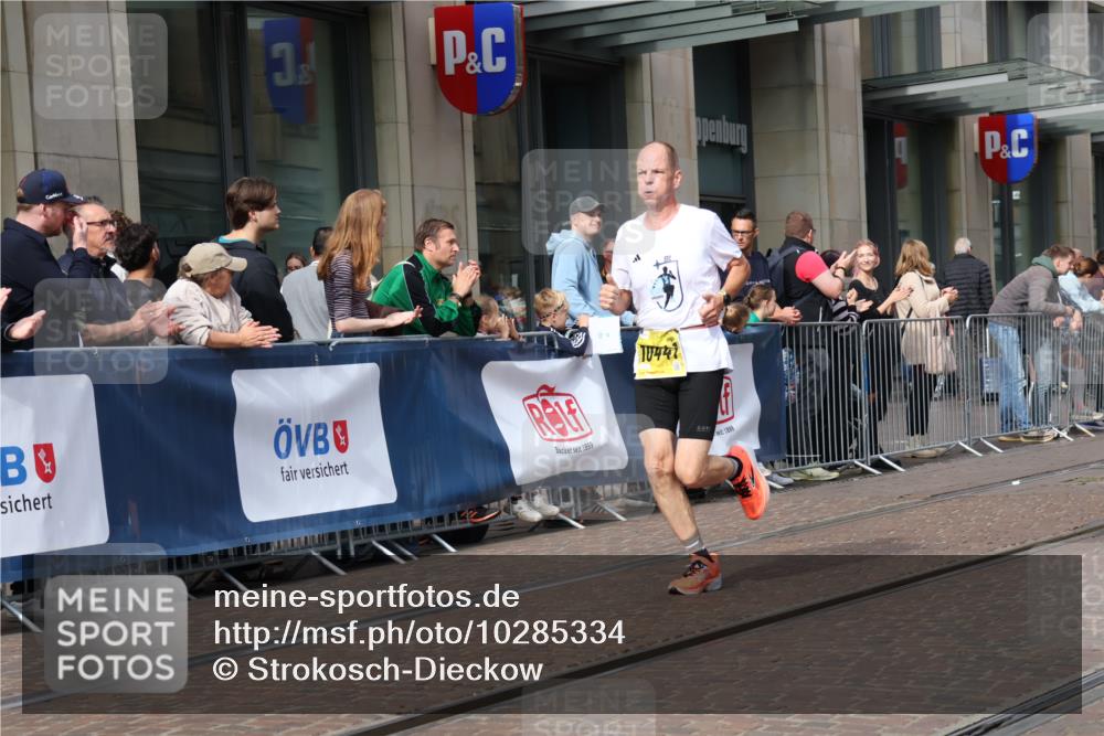 13.09.2026 - 21. swb-Marathon Bremen Strokosch-Dieckow http://msf.ph/oto/10285334 13.09.2026 10:38:30 Ziel 10782, 10926, 11127, 11338, 12370, 13539, 10441, 13507, 13553, 13559, 13636 meine-sportfotos.de