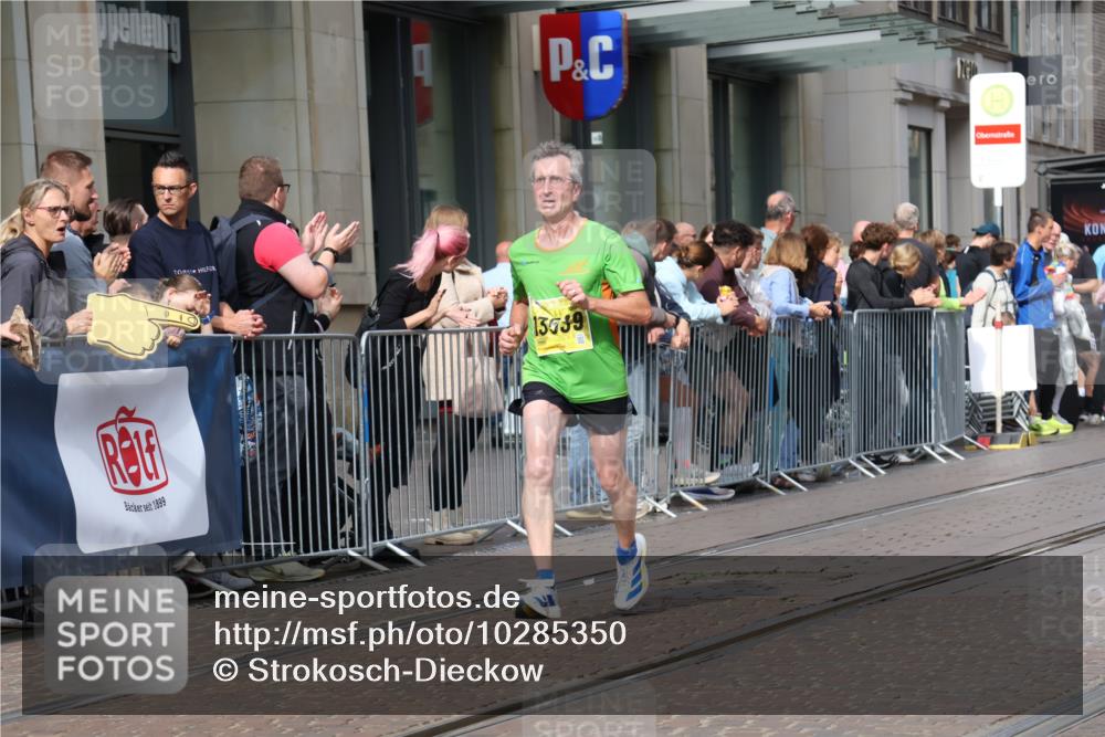 13.09.2026 - 21. swb-Marathon Bremen Strokosch-Dieckow http://msf.ph/oto/10285350 13.09.2026 10:38:32 Ziel 10782, 10926, 11127, 11338, 12370, 13539, 10441, 13507, 13539, 13553, 13636 meine-sportfotos.de