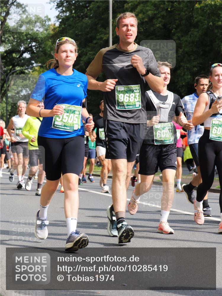 13.09.2026 - 21. swb-Marathon Bremen TobiasT http://msf.ph/oto/10285419 13.09.2026 12:12:28 Laufen 3505, 21, 26, 9683, 21, 26, 6024, 60 meine-sportfotos.de