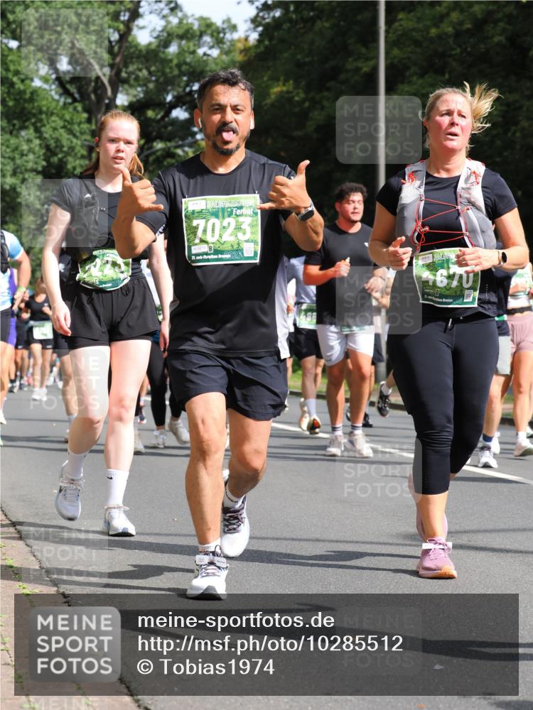 13.09.2026 - 21. swb-Marathon Bremen TobiasT http://msf.ph/oto/10285512 13.09.2026 12:12:55 Laufen 7023, 9216, 21, 26, 4670, 21, 40 meine-sportfotos.de