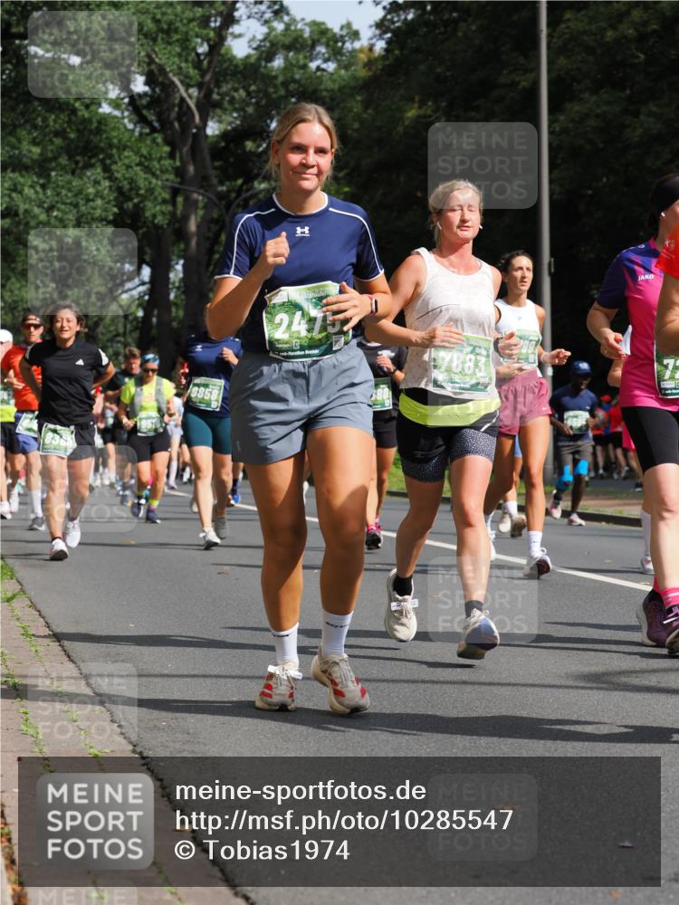 13.09.2026 - 21. swb-Marathon Bremen TobiasT http://msf.ph/oto/10285547 13.09.2026 12:13:21 Laufen 9858, 2475, 7883, 75 meine-sportfotos.de
