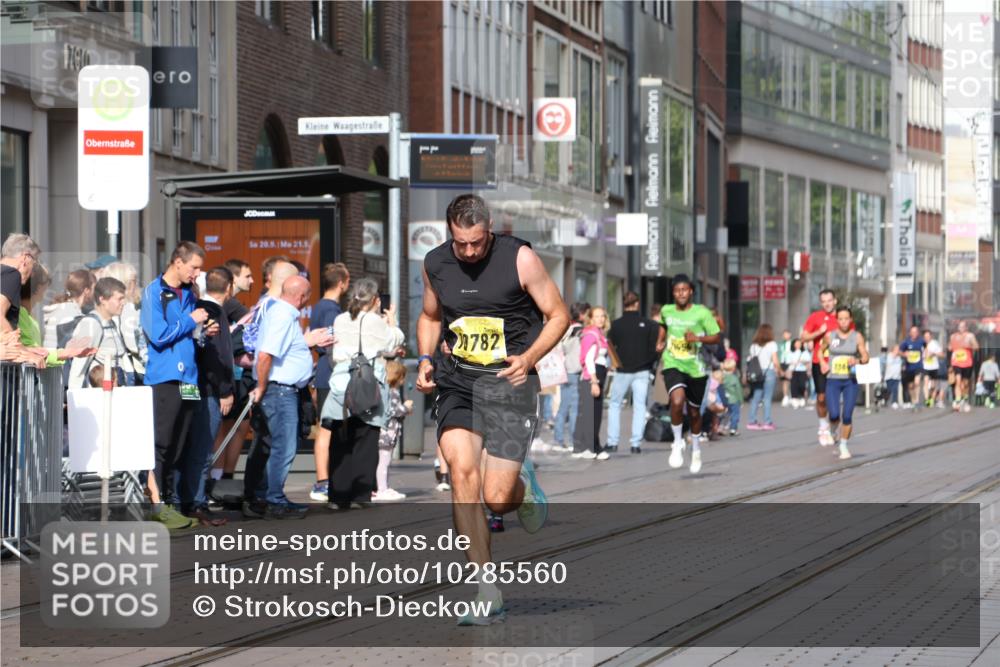 13.09.2026 - 21. swb-Marathon Bremen Strokosch-Dieckow http://msf.ph/oto/10285560 13.09.2026 10:38:59 Ziel 11227, 11454, 12003, 13556, 13641, 10782, 10926, 11127, 11338, 12370 meine-sportfotos.de