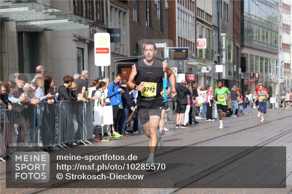 13.09.2026 - 21. swb-Marathon Bremen Strokosch-Dieckow http://msf.ph/oto/10285570 13.09.2026 10:39:00 Ziel 11227, 11454, 11713, 12003, 13556, 13641, 10782, 10926, 11127, 11338, 12003, 12370 meine-sportfotos.de