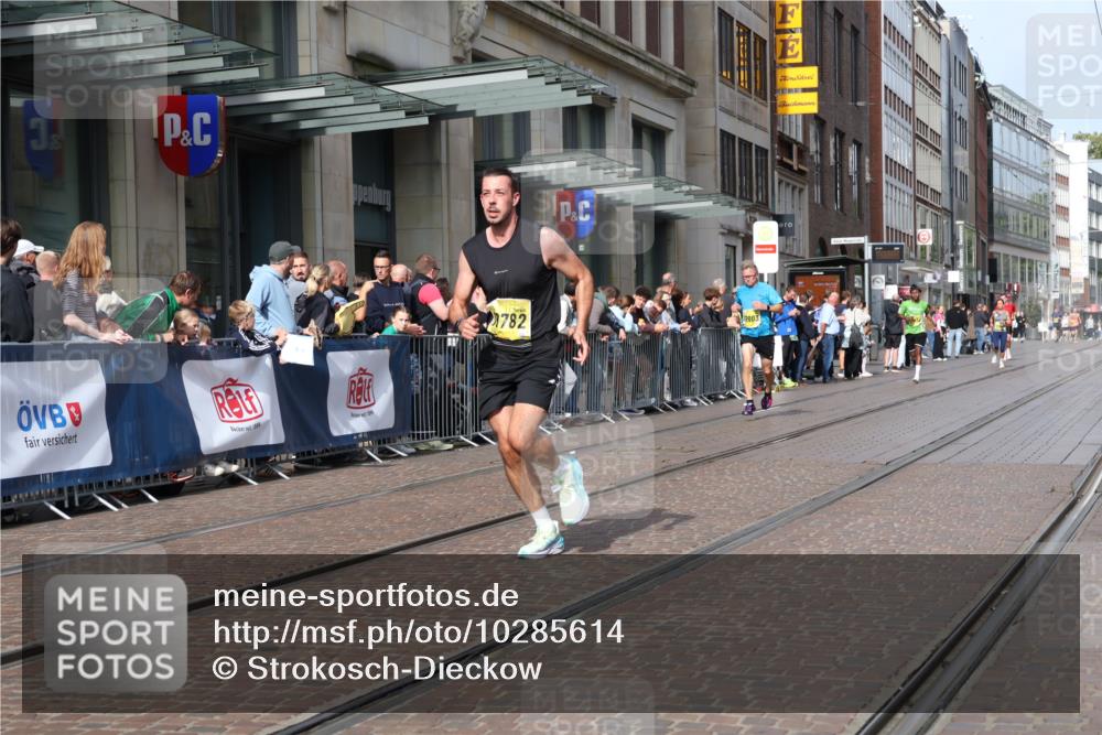 13.09.2026 - 21. swb-Marathon Bremen Strokosch-Dieckow http://msf.ph/oto/10285614 13.09.2026 10:39:02 Ziel 11227, 11454, 11713, 12404, 13556, 13641, 10782, 10926, 11127, 11338, 12003, 12370 meine-sportfotos.de