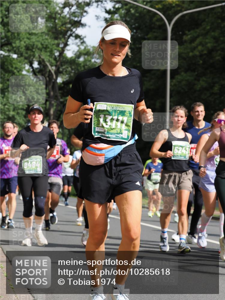 13.09.2026 - 21. swb-Marathon Bremen TobiasT http://msf.ph/oto/10285618 13.09.2026 12:13:36 Laufen 19484, 8686, 21, 20, 5242, 18, 13111 meine-sportfotos.de