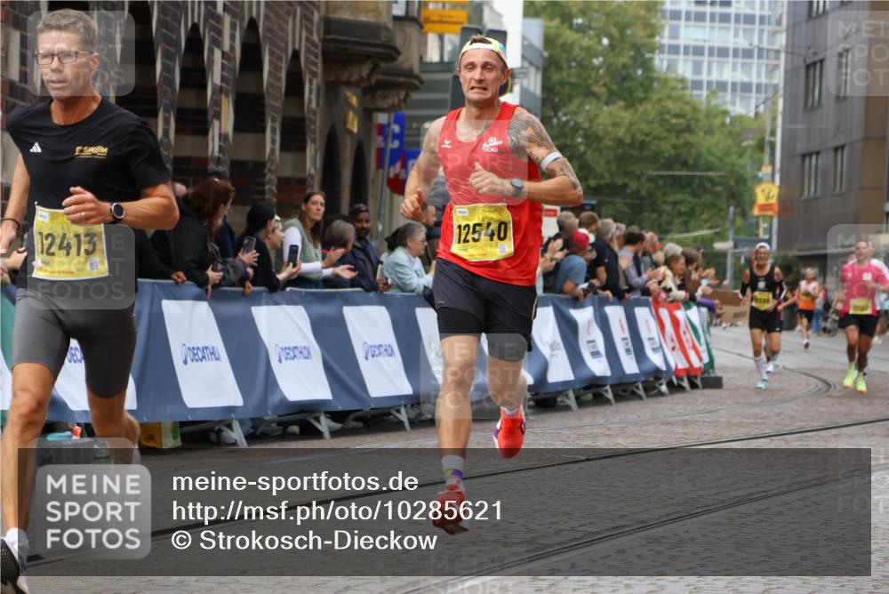 13.09.2026 - 21. swb-Marathon Bremen Strokosch-Dieckow http://msf.ph/oto/10285621 13.09.2026 10:34:56 Ziel 10818, 12413, 12540, 13637, 10261, 10262, 13505, 13560, 13625 meine-sportfotos.de