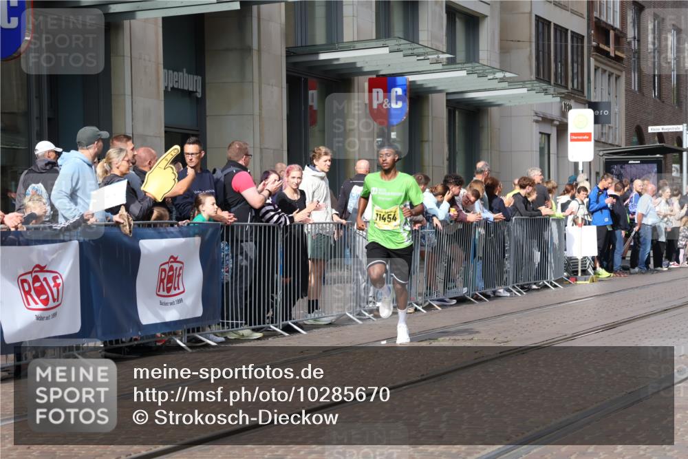 13.09.2026 - 21. swb-Marathon Bremen Strokosch-Dieckow http://msf.ph/oto/10285670 13.09.2026 10:39:06 Ziel 11227, 11713, 12404, 13513, 13556, 13641, 10782, 10926, 11127, 11338, 11454, 12003 meine-sportfotos.de