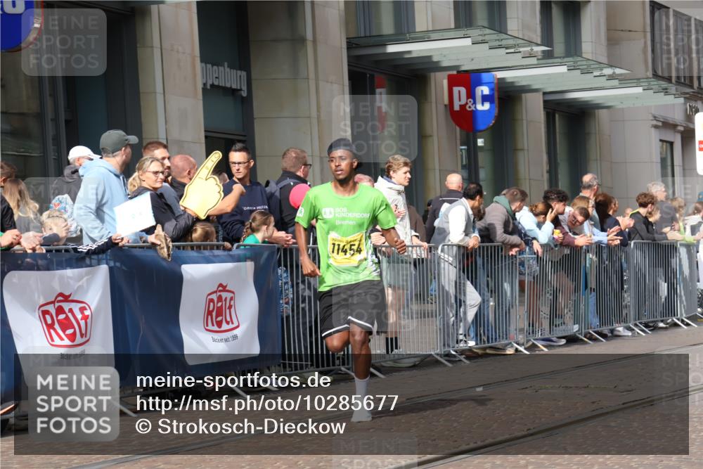 13.09.2026 - 21. swb-Marathon Bremen Strokosch-Dieckow http://msf.ph/oto/10285677 13.09.2026 10:39:07 Ziel 11227, 11713, 12404, 13513, 13556, 13641, 10782, 10926, 11127, 11338, 11454, 12003 meine-sportfotos.de
