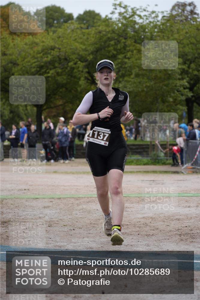 13.09.2026 - Stadtparktriathlon Patografie http://msf.ph/oto/10285689 13.09.2026 13:30:09 Ziel 1098, 1137 meine-sportfotos.de