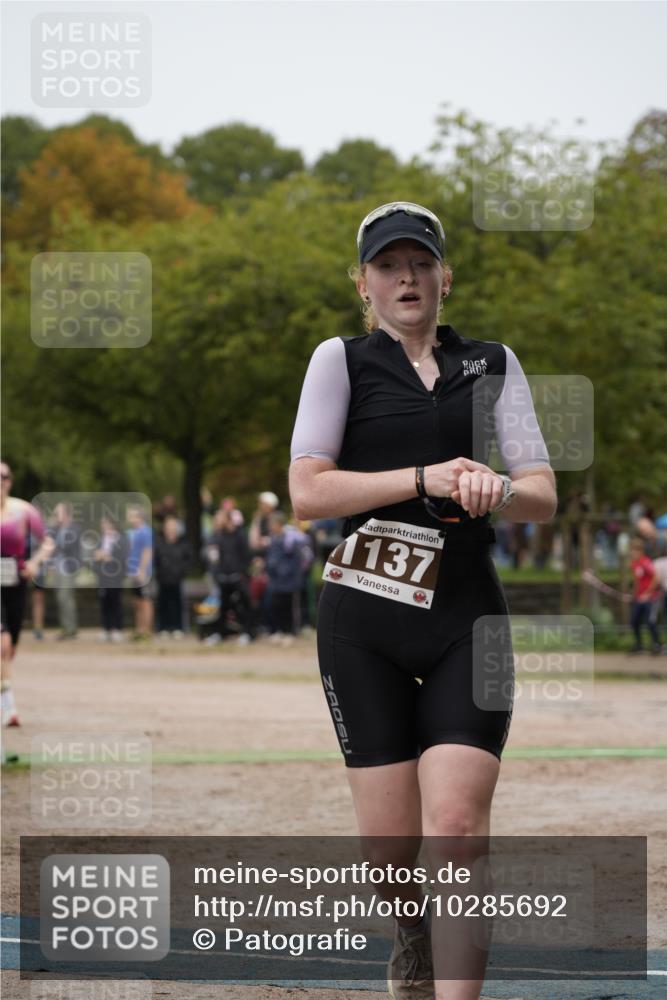 13.09.2026 - Stadtparktriathlon Patografie http://msf.ph/oto/10285692 13.09.2026 13:30:10 Ziel 1098, 1137 meine-sportfotos.de