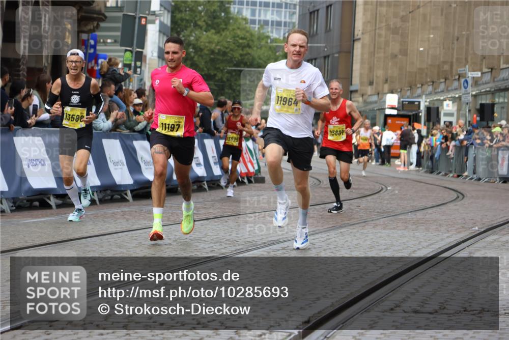 13.09.2026 - 21. swb-Marathon Bremen Strokosch-Dieckow http://msf.ph/oto/10285693 13.09.2026 10:35:02 Ziel 10818, 11964, 12358, 12413, 12540, 13637, 10261, 10262, 10994, 11512, 13505, 13560 meine-sportfotos.de