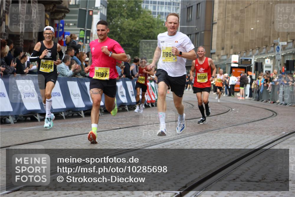 13.09.2026 - 21. swb-Marathon Bremen Strokosch-Dieckow http://msf.ph/oto/10285698 13.09.2026 10:35:02 Ziel 10818, 11964, 12358, 12413, 12540, 13637, 10261, 10262, 10994, 11512, 13505, 13560 meine-sportfotos.de