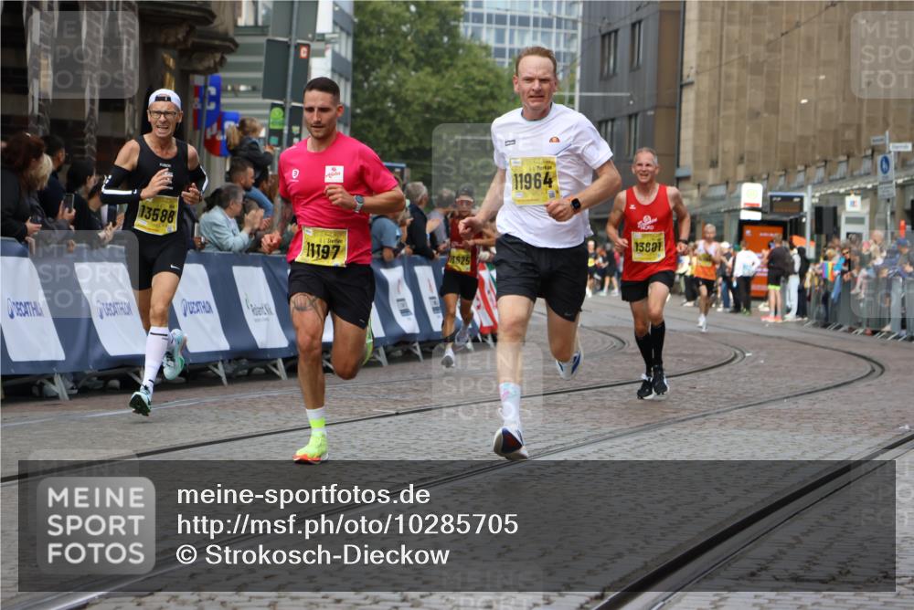 13.09.2026 - 21. swb-Marathon Bremen Strokosch-Dieckow http://msf.ph/oto/10285705 13.09.2026 10:35:02 Ziel 10818, 11964, 12358, 12413, 12540, 13637, 10261, 10262, 10994, 11512, 13505, 13560 meine-sportfotos.de