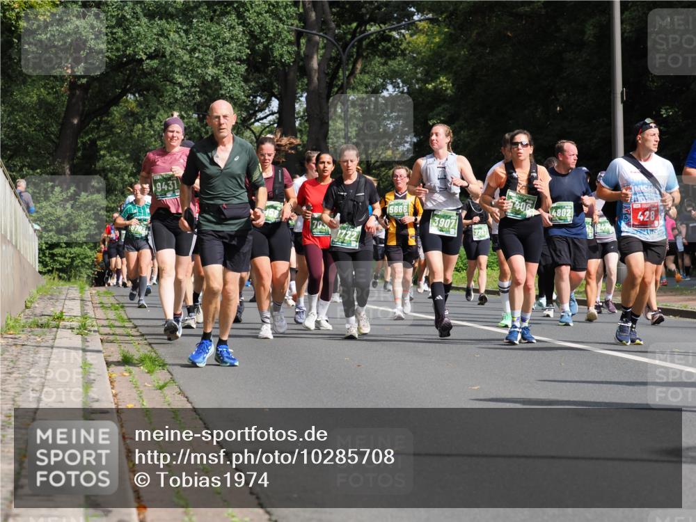 13.09.2026 - 21. swb-Marathon Bremen TobiasT http://msf.ph/oto/10285708 13.09.2026 12:14:07 Laufen 9431, 5666, 3907, 4802, 428, 7257 meine-sportfotos.de