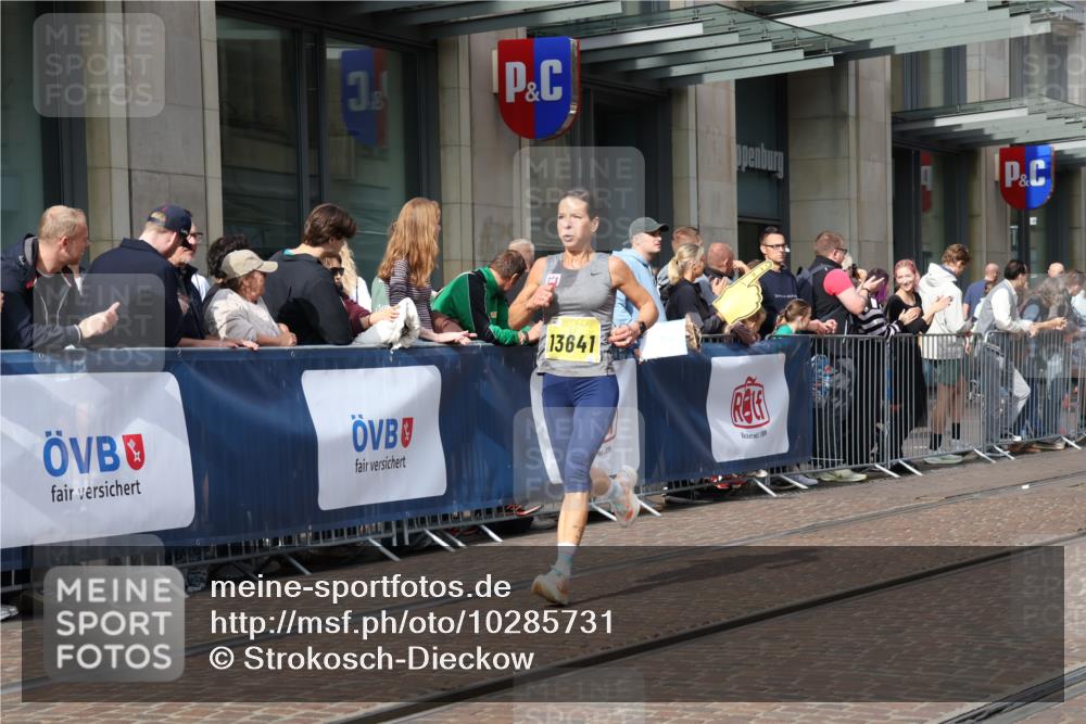 13.09.2026 - 21. swb-Marathon Bremen Strokosch-Dieckow http://msf.ph/oto/10285731 13.09.2026 10:39:11 Ziel 11227, 11713, 12404, 13513, 13556, 13642, 10782, 10926, 11127, 11227, 11338, 11454, 12003, 13641 meine-sportfotos.de