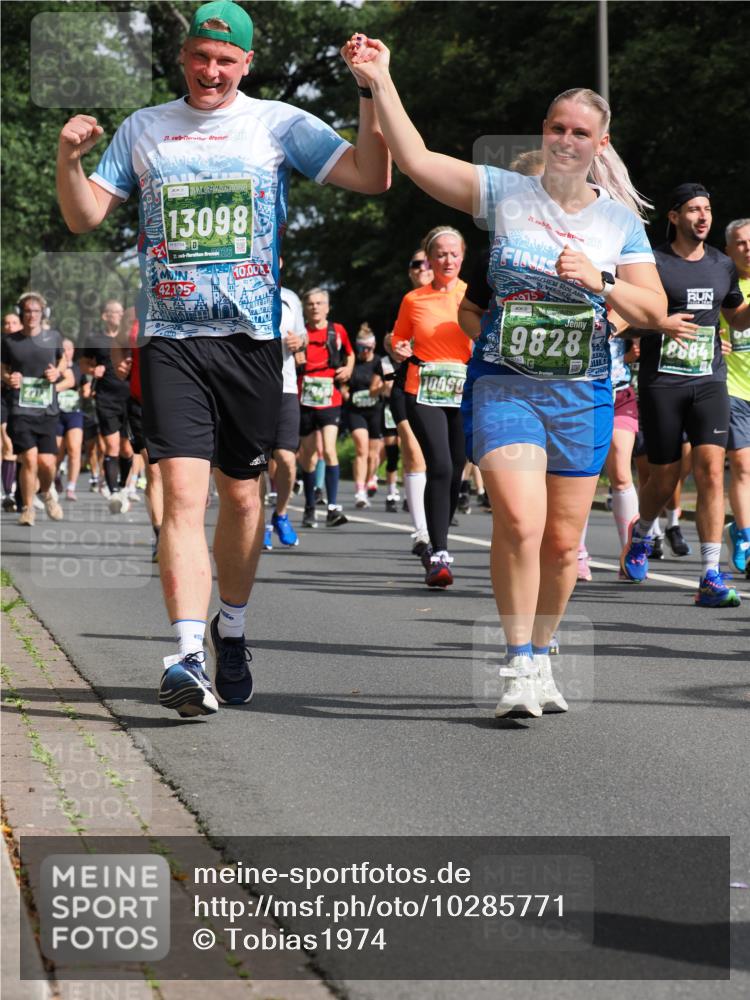 13.09.2026 - 21. swb-Marathon Bremen TobiasT http://msf.ph/oto/10285771 13.09.2026 12:14:18 Laufen 21, 26, 13098, 6754, 21, 245, 42, 195, 10, 000, 10850, 21, 26, 975, 9828, 8684 meine-sportfotos.de