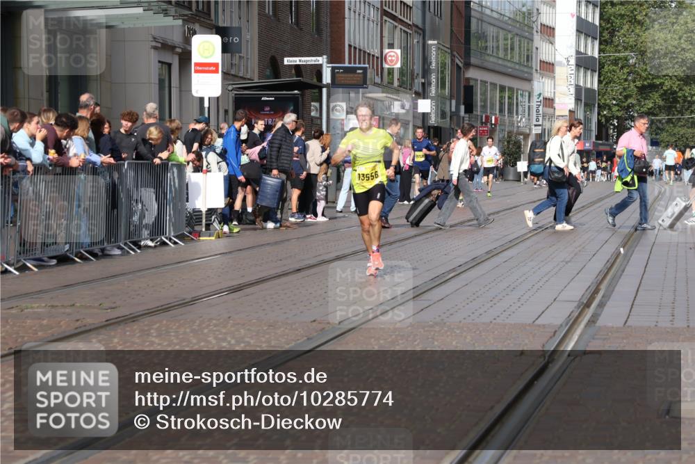 13.09.2026 - 21. swb-Marathon Bremen Strokosch-Dieckow http://msf.ph/oto/10285774 13.09.2026 10:39:16 Ziel 11713, 12404, 13513, 13556, 13642, 10782, 11227, 11338, 11454, 12003, 13556, 13641 meine-sportfotos.de