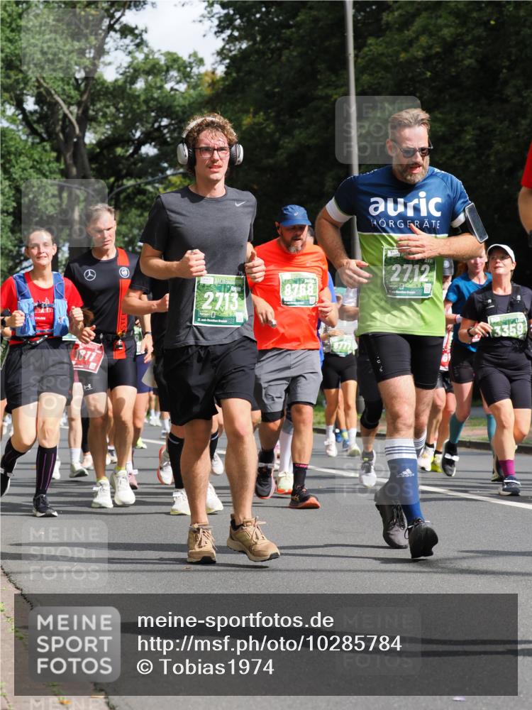 13.09.2026 - 21. swb-Marathon Bremen TobiasT http://msf.ph/oto/10285784 13.09.2026 12:14:24 Laufen 2713, 21, 25, 2712, 3359 meine-sportfotos.de