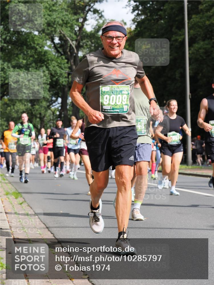 13.09.2026 - 21. swb-Marathon Bremen TobiasT http://msf.ph/oto/10285797 13.09.2026 12:14:33 Laufen 9009, 8969, 21, 26, 8, 051 meine-sportfotos.de
