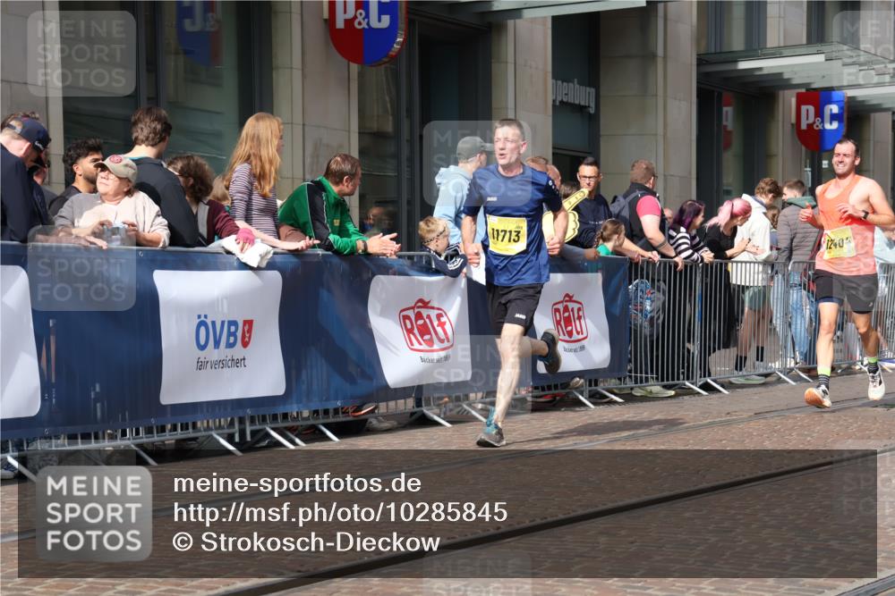 13.09.2026 - 21. swb-Marathon Bremen Strokosch-Dieckow http://msf.ph/oto/10285845 13.09.2026 10:39:26 Ziel 12339, 12404, 13513, 13519, 13642, 11227, 11454, 11713, 13556, 13641 meine-sportfotos.de