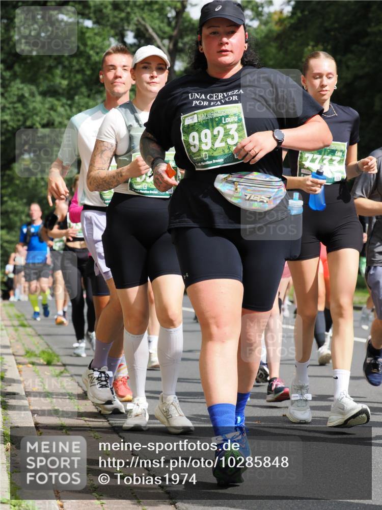 13.09.2026 - 21. swb-Marathon Bremen TobiasT http://msf.ph/oto/10285848 13.09.2026 12:14:53 Laufen 9923, 26, 745, 26 meine-sportfotos.de
