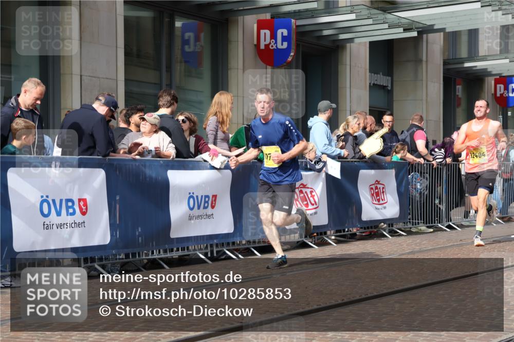 13.09.2026 - 21. swb-Marathon Bremen Strokosch-Dieckow http://msf.ph/oto/10285853 13.09.2026 10:39:26 Ziel 12339, 12404, 13513, 13519, 13642, 11227, 11454, 11713, 13556, 13641 meine-sportfotos.de