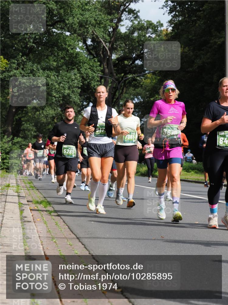 13.09.2026 - 21. swb-Marathon Bremen TobiasT http://msf.ph/oto/10285895 13.09.2026 12:15:33 Laufen 5285, 7065 meine-sportfotos.de