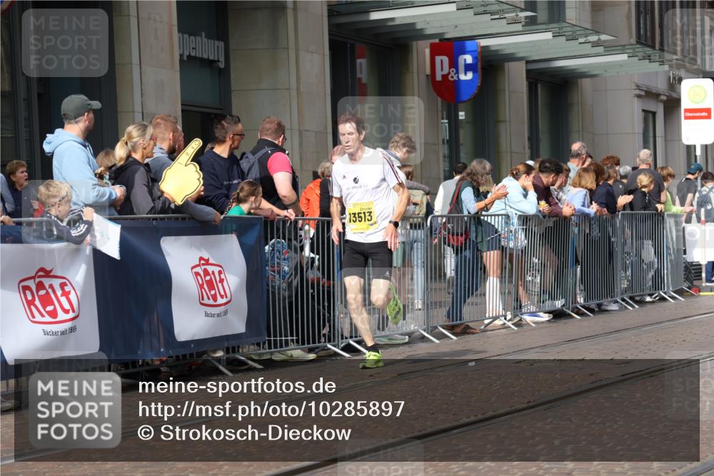 13.09.2026 - 21. swb-Marathon Bremen Strokosch-Dieckow http://msf.ph/oto/10285897 13.09.2026 10:39:30 Ziel 11198, 11721, 12144, 12339, 13513, 13519, 13642, 11227, 11454, 11713, 12404, 13513, 13556, 13641 meine-sportfotos.de