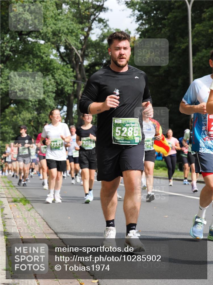 13.09.2026 - 21. swb-Marathon Bremen TobiasT http://msf.ph/oto/10285902 13.09.2026 12:15:37 Laufen 444, 7060, 5285, 21, 26, 704, 21 meine-sportfotos.de