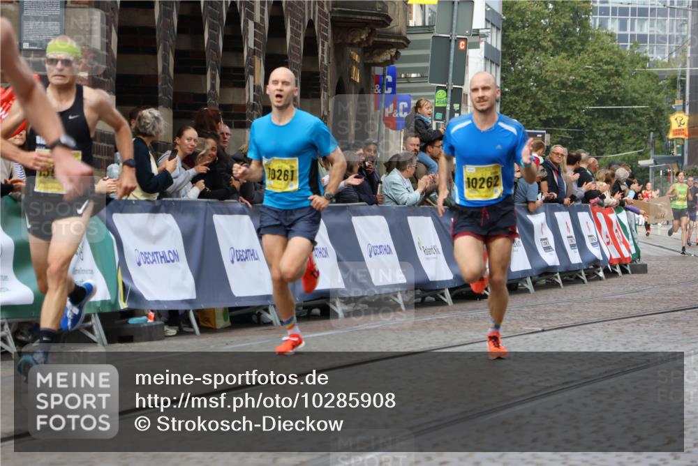 13.09.2026 - 21. swb-Marathon Bremen Strokosch-Dieckow http://msf.ph/oto/10285908 13.09.2026 10:35:18 Ziel 10261, 10262, 11197, 11964, 13505, 13560, 13588, 13601, 13625, 11068, 11176, 11345, 12289, 13514, 13540, 13583, 13590, 13619 meine-sportfotos.de