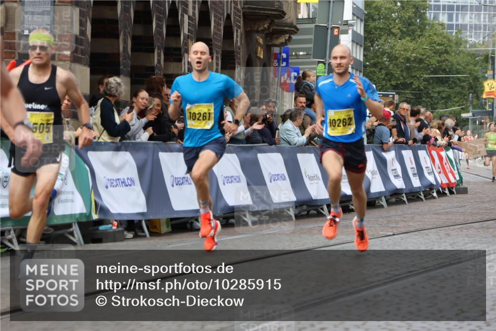 13.09.2026 - 21. swb-Marathon Bremen Strokosch-Dieckow http://msf.ph/oto/10285915 13.09.2026 10:35:18 Ziel 10261, 10262, 11197, 11964, 13505, 13560, 13588, 13601, 13625, 11068, 11176, 11345, 12289, 13514, 13540, 13583, 13590, 13619 meine-sportfotos.de