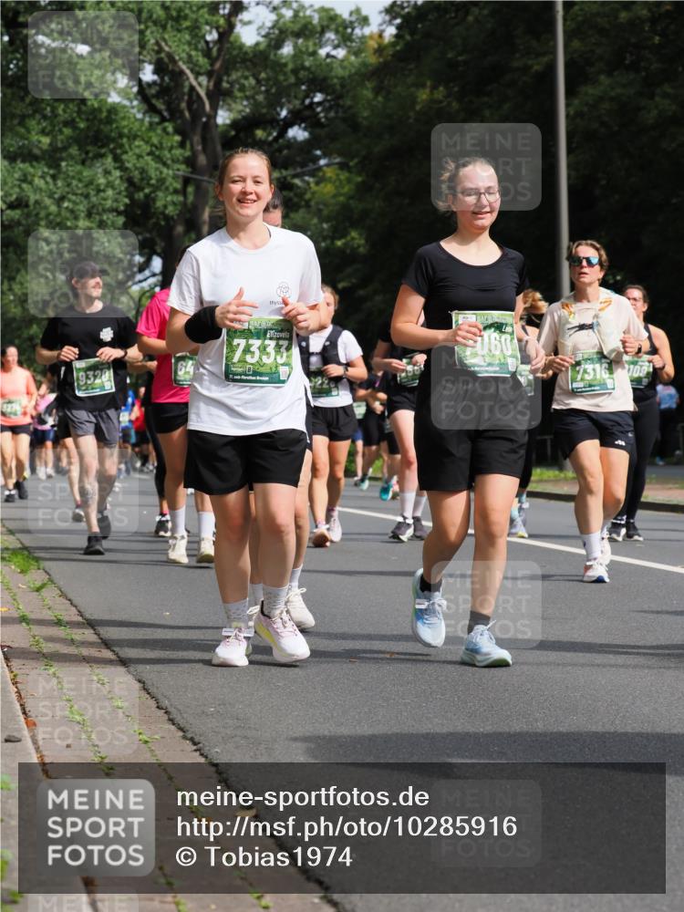 13.09.2026 - 21. swb-Marathon Bremen TobiasT http://msf.ph/oto/10285916 13.09.2026 12:15:40 Laufen 9320, 7333, 21, 760, 7316, 109 meine-sportfotos.de