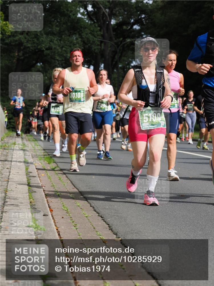 13.09.2026 - 21. swb-Marathon Bremen TobiasT http://msf.ph/oto/10285929 13.09.2026 12:15:54 Laufen 10108, 5109, 8113 meine-sportfotos.de